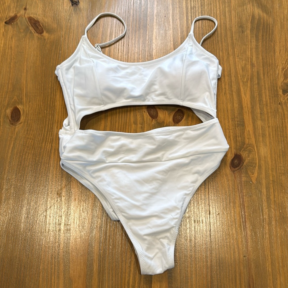 NWOT Women’s One Piece Swimsuit scoop neckline cutout tie back back XLarge white